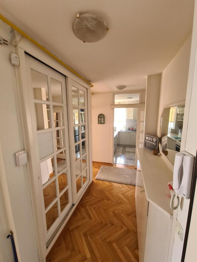 Walnut Apartment - Private Garage Saraievo Exterior foto